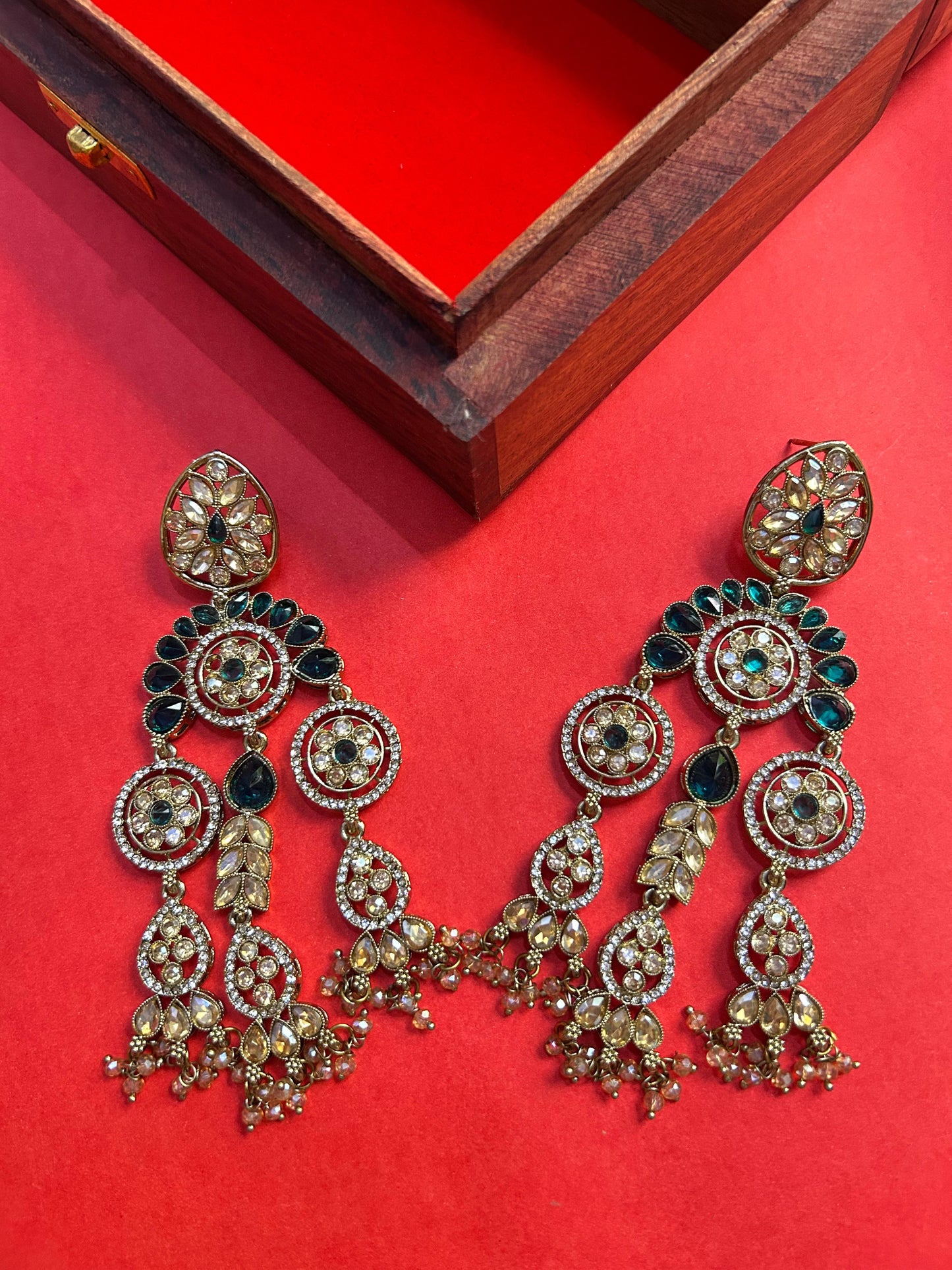 Jhalar Emerald Traditional Earring